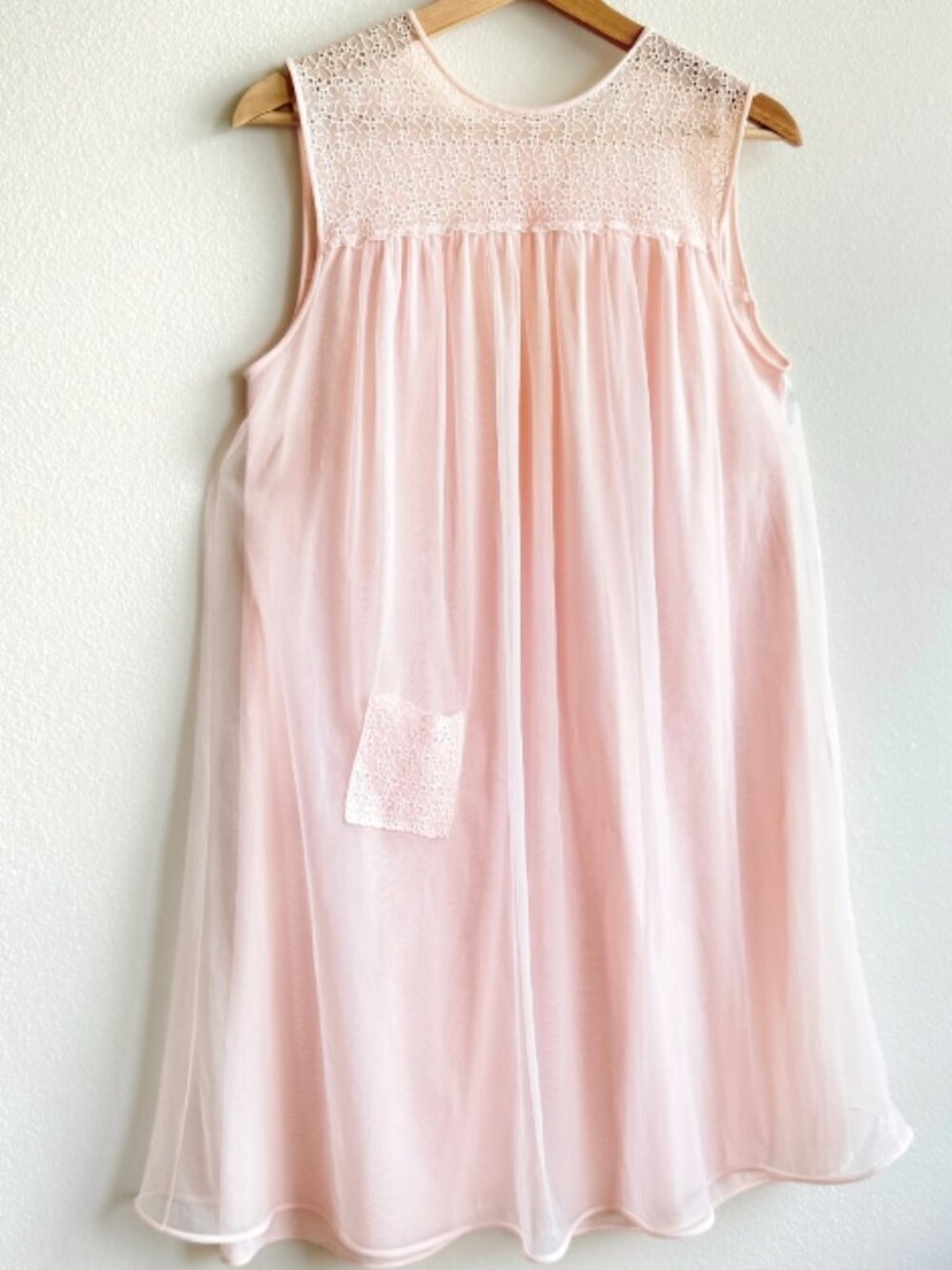 Vintage Sheer Babydoll Nightgown Soft Pink Daisy Lace Medium 60s Lingerie